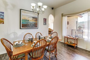 Dining - Groups Welcome! Home w/ Pool + Patio in N Phoenix (Phoenix)