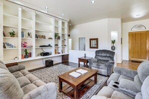 Interior - Group-Friendly Escape w/ Views in North Phoenix! (Phoenix)