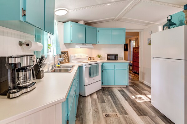 Fridge, microwave, stovetop, coffee/tea maker