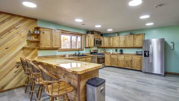 Four à micro-ondes, surface de cuisson, lave-vaisselle