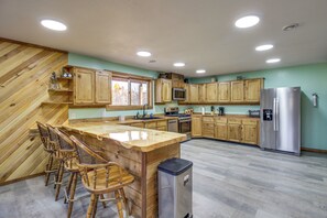 Micro-ondes, plaque de cuisson, lave-vaisselle, cafetière/bouilloire