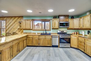 Microwave, stovetop, dishwasher, coffee/tea maker