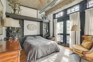 2 多间卧室、熨斗/熨衣板、上网接入、床单