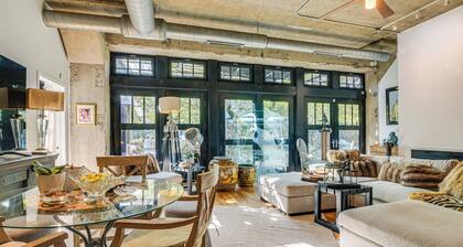 Pet Friendly: Walk to UIC Campus & Train!