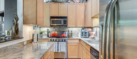 Coffee/tea maker, cookware/dishes/utensils