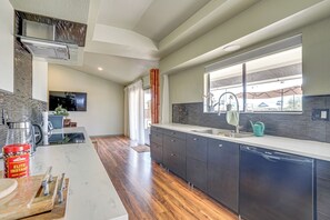 Fridge, microwave, stovetop, dishwasher