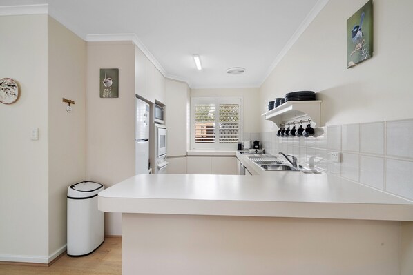 Apartment | Private kitchen - Bright Family Stay With Outdoor Space (Perth)