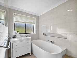 شقة | حمام | أحواض استحمام، مجففات شعر، مناشف، صابون