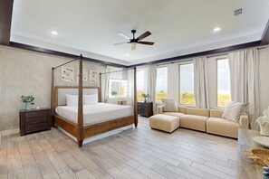 4 soverom, strykejern/-brett, internettilgang og sengetøy