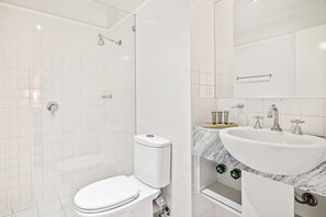 Apartment | Bathroom | Towels