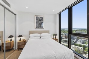 2 bedrooms, laptop workspace, iron/ironing board, bed sheets - Elegant 2-bed Apartment With Balcony & City Views (Melbourne)
