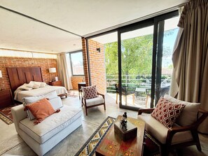 TV - Casa San Juan - A Refuge of Luxury and Serenity (San Juan Cosalá)