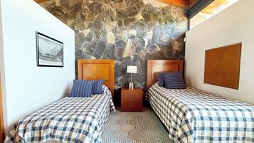 5 bedrooms, WiFi, bed sheets