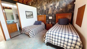 5 bedrooms, WiFi, bed sheets