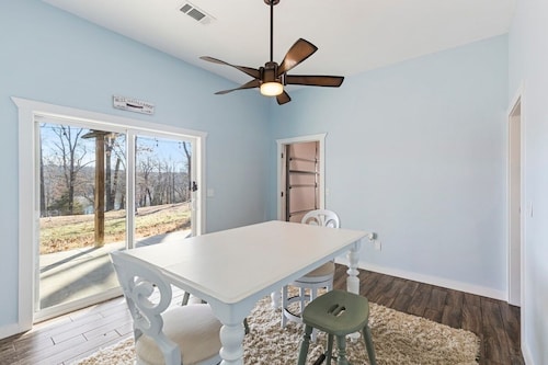 Lakefront Getaway | Dock, ATVs & Fall Colors