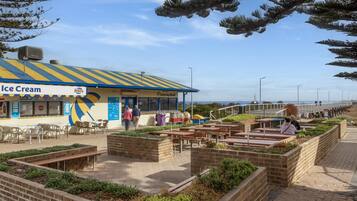 Apartment | Outdoor dining