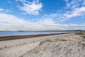 Apartment | Beach - Bright 2-bed Apartment Steps From Largs Bay Beach (Adelaide)