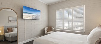 Bright 2-bed Apartment Steps From Largs Bay Beach