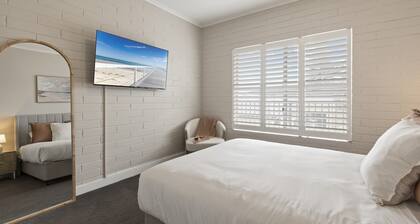 Bright 2-bed Apartment Steps From Largs Bay Beach