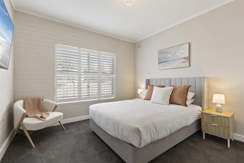 Bright 2-bed Apartment Steps From Largs Bay Beach