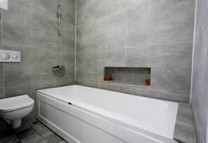 Doccia, asciugacapelli, asciugamani, sapone