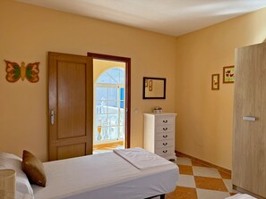 5 slaapkamers, een strijkplank/strijkijzer, gratis wifi, beddengoed