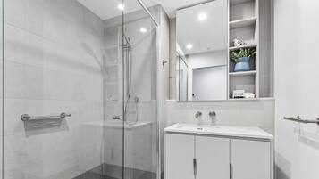 Apartment | Bathroom | Towels, soap