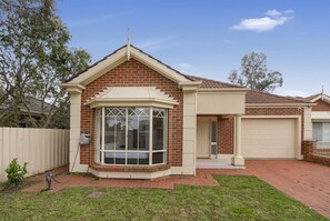 Apartment | Exterior detail - Spacious Glenunga Home With Garage Parking (Adelaide)