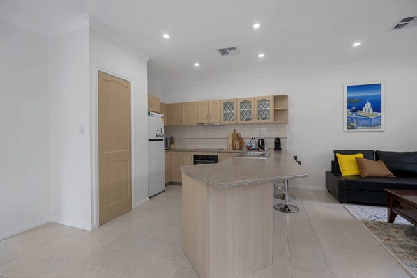 Apartment | Private kitchen - Spacious Glenunga Home With Garage Parking (Adelaide)