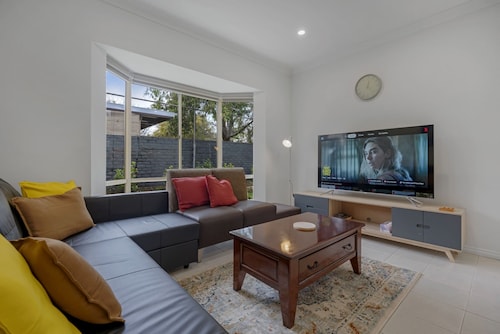 Spacious Glenunga Home With Garage Parking