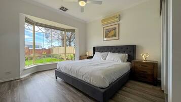 Apartment | 4 bedrooms, bed sheets