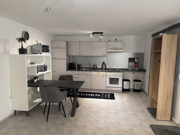 Fridge, microwave, oven, stovetop - Feel-good oasis with waterbed (Bodelshausen)