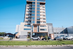 A multi-story building with a prominent entrance and a sign that reads 'THE ONE TOWER'. - Studio in a Condo w/ Pool 550m From Beach Tor0407 (Imbituba)
