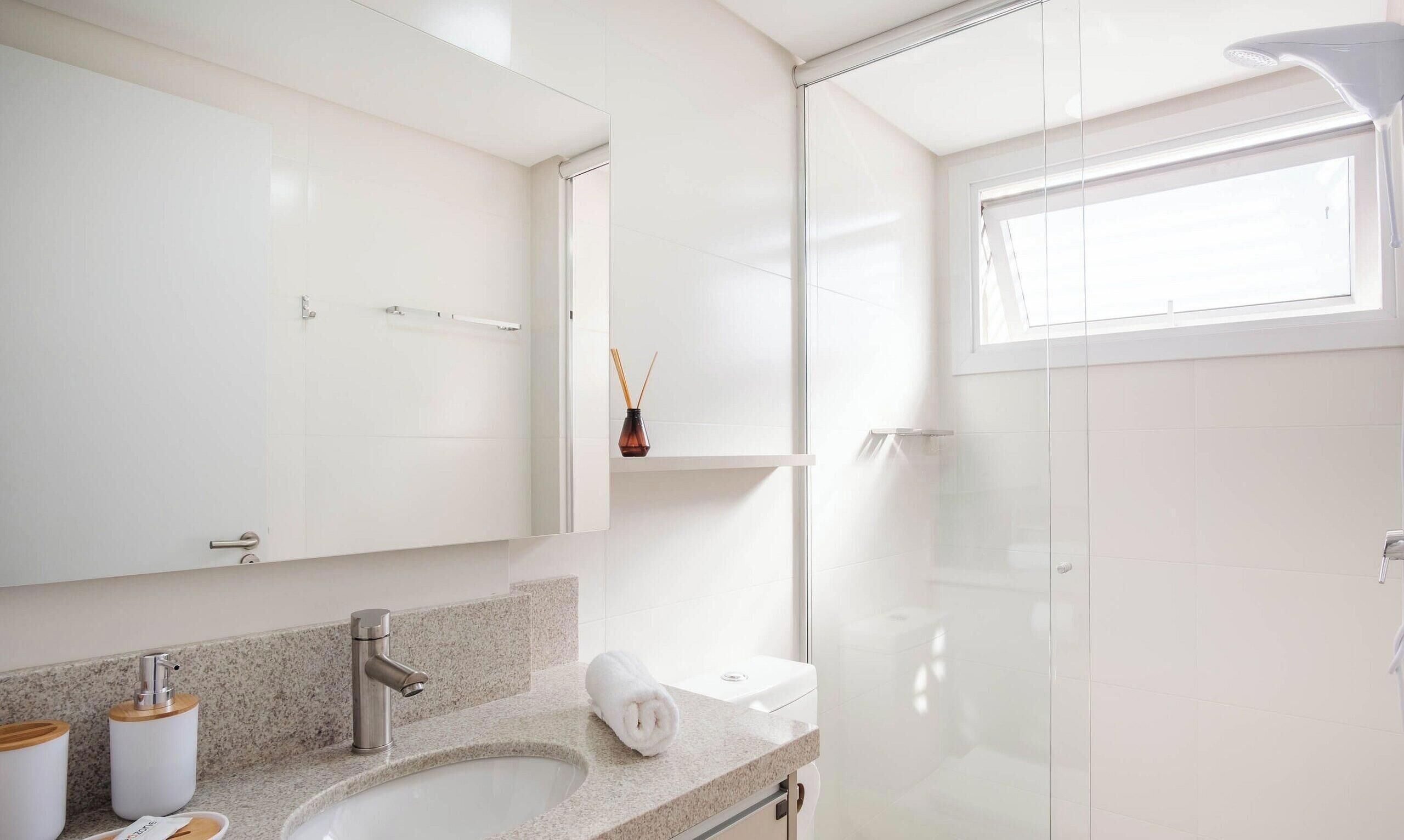 Basic Apartment | Bathroom | Shower