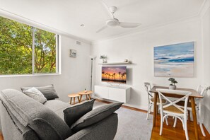 House | Living area - Stylish Studio in the Heart of Vibrant Surry Hills (Sydney)