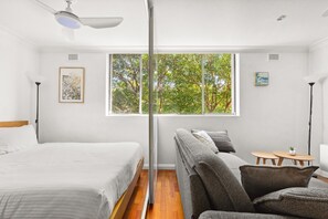 Apartment | 1 bedroom, iron/ironing board, bed sheets - Stylish Studio in the Heart of Vibrant Surry Hills (Sydney)