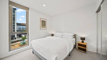 Apartment | 2 bedrooms, laptop workspace, iron/ironing board, bed sheets