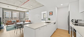 Bright 2-bed Apartment With Gym, BBQ & Pool Access