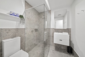 Bathroom - Bright 2-bed Apartment With Gym, BBQ & Pool Access (Canberra)