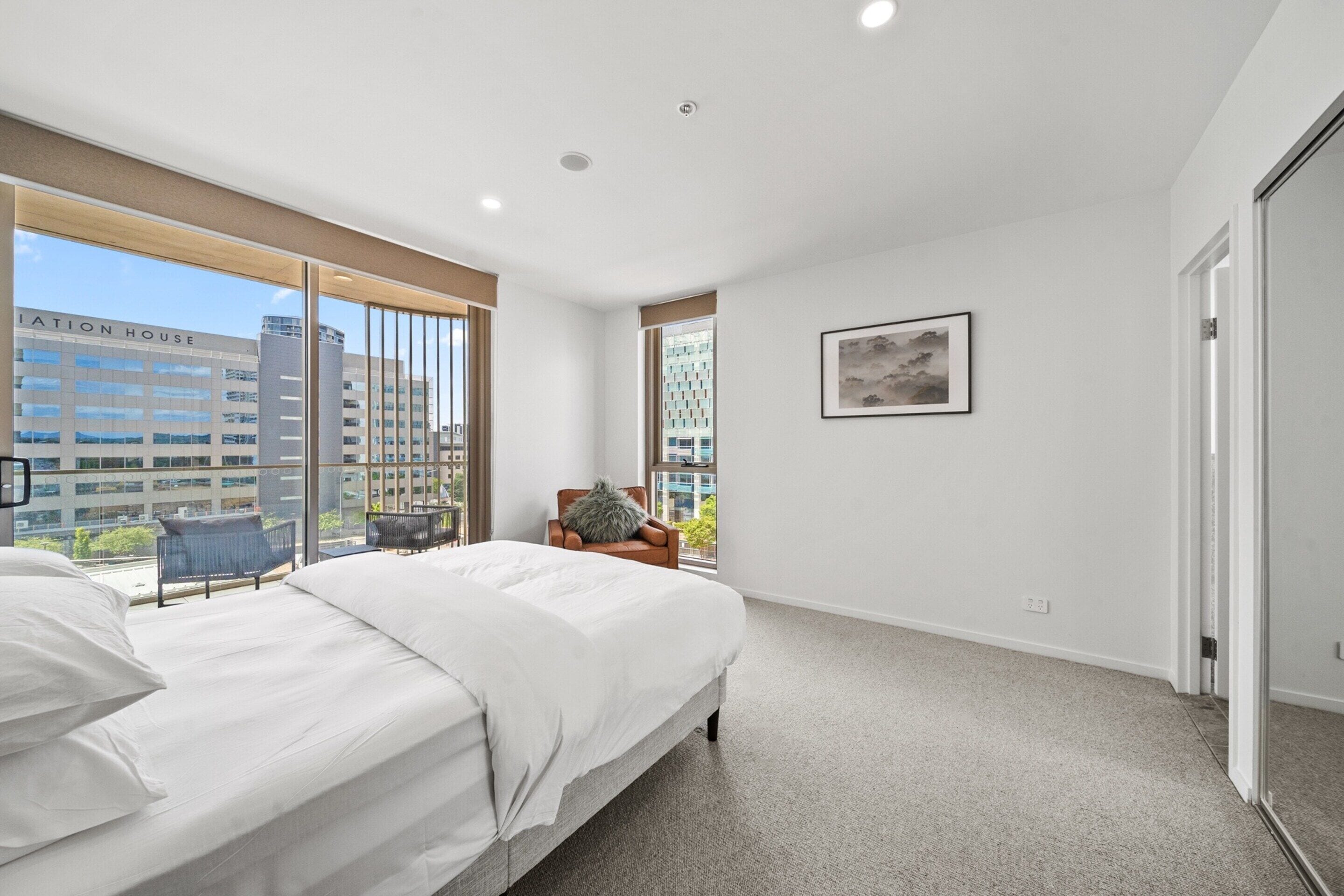 2 bedrooms, laptop workspace, iron/ironing board, bed sheets