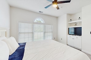 2 bedrooms, iron/ironing board, internet, bed sheets