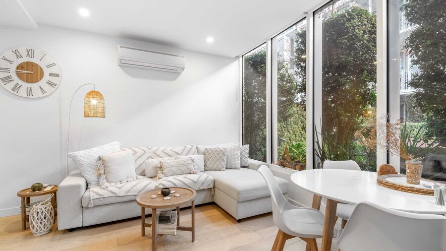 Brighton 1-bed Apartment With Balcony & Parking