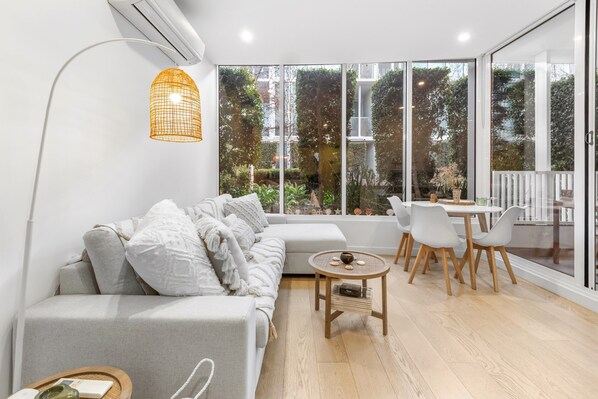Apartment | Living room - Brighton 1-bed Apartment With Balcony & Parking (Melbourne)