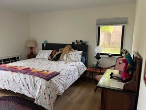 3 bedrooms, desk, iron/ironing board, WiFi