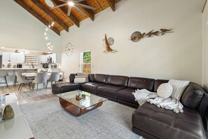 Living area - Modern fun home with saltwater heated pool (Delray Beach)