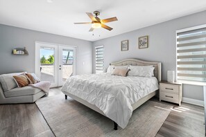 Iron/ironing board, WiFi, bed sheets - Modern fun home with saltwater heated pool (Delray Beach)