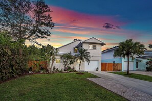 Exterior - Modern fun home with saltwater heated pool (Delray Beach)