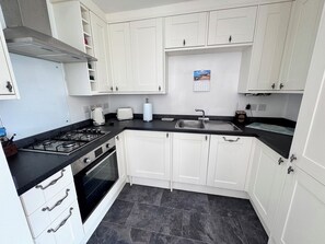 Mesin pencuci piring dan peralatan masak/sendok-piring