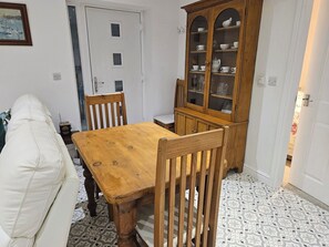 Dining - Ty Nain (Bodorgan)