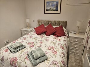 1 kamar tidur dan didekorasi berbeda-beda